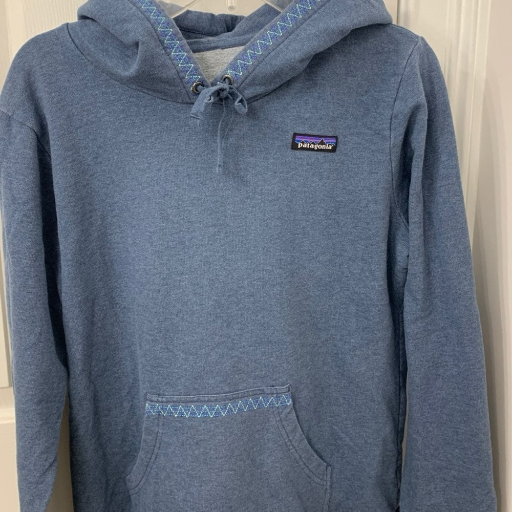 Patagonia woman’s  Heather Blue Pullover Hoodie Embroidered Organic Cotton